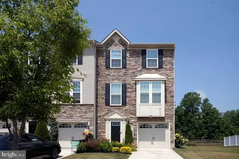 68 Village Green Ln, Sicklerville, NJ 08081