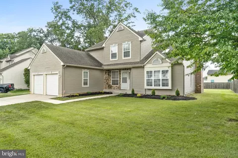 12 Randolph Ln, Sicklerville, NJ 08081
