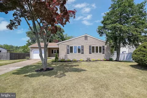 1 Hamilton Dr, Clementon, NJ 08021