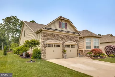 16 Gainsboro Dr, West Berlin, NJ 08091