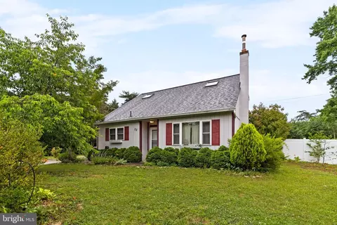 22 Diana Dr, Sicklerville, NJ 08081