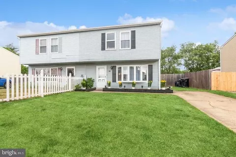 36 Farmhouse Rd, Sicklerville, NJ 08081
