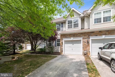 127 Hidden Dr, Blackwood, NJ 08012