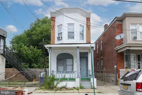 1213 Everett St, Camden, NJ 08104