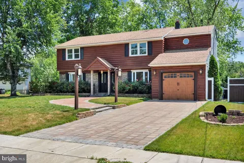 426 Tearose Ln, Cherry Hill, NJ 08003