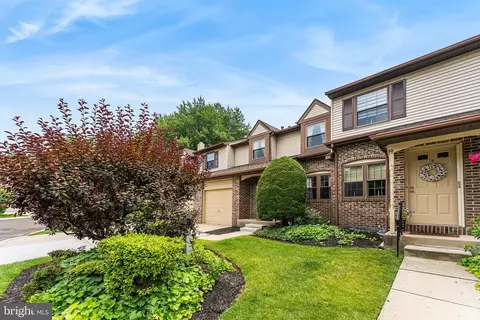 54 Greensward Ln, Cherry Hill, NJ 08002