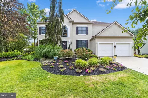 16 Manor House Dr, Cherry Hill, NJ 08003