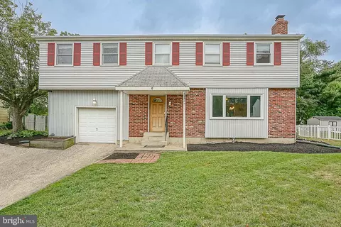 6 Lee Ann Dr, Blackwood, NJ 08012