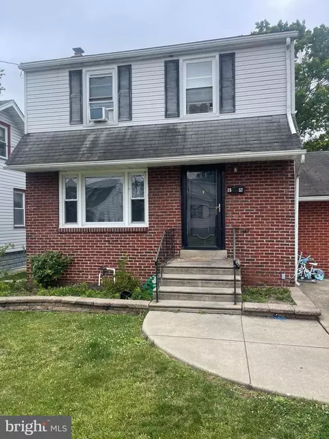 1557 W River Dr, Pennsauken, NJ 08110