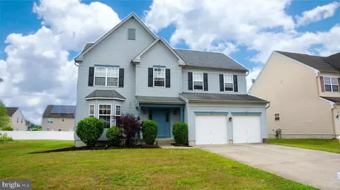 18 Thousand Oak Dr, Sicklerville, NJ 08081