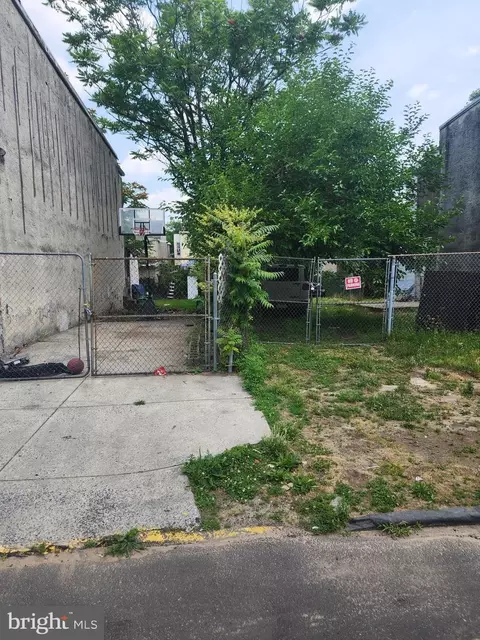 144 N 25th St, Camden, NJ 08105
