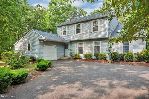 6 Hoot Owl Dr, Sicklerville, NJ 08081