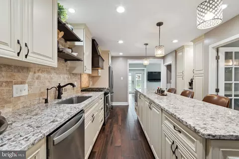 18 E Pine St, Audubon, NJ 08106