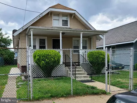 869 Lois Ave, Camden, NJ 08105