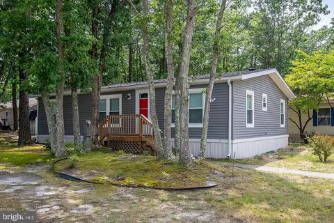 5 Swift Run Rd, Sicklerville, NJ 08081