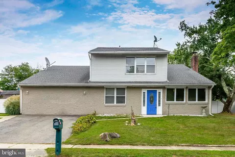 21 Patricia Ln, Sicklerville, NJ 08081