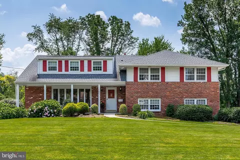 1823 Country Club Dr, Cherry Hill, NJ 08003