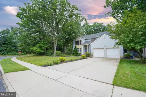 2 Berkshire Dr, Voorhees, NJ 08043
