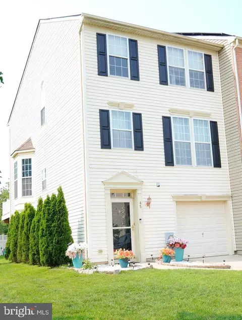 45 Colts Neck Dr, Sicklerville, NJ 08081