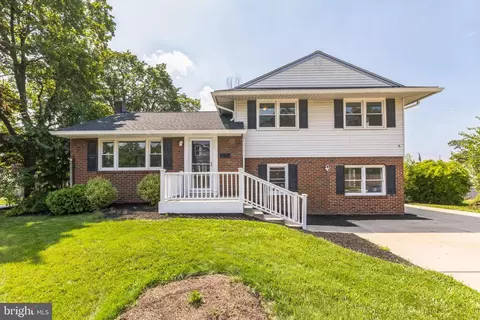 38 5th Ave, Glendora, NJ 08029