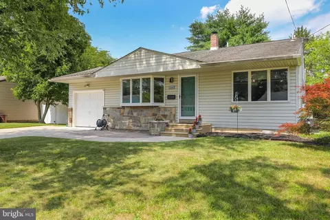 1540 N Bowling Green Dr, Cherry Hill, NJ 08003