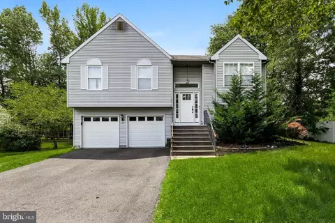 30 Country Ln, Voorhees, NJ 08043