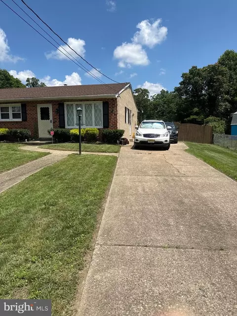 37 W Woodburn Ave, Pine Hill, NJ 08021