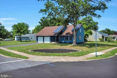 6 Primrose Ln, Sicklerville, NJ 08081