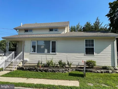 12 W Lake Ave, Blackwood, NJ 08012