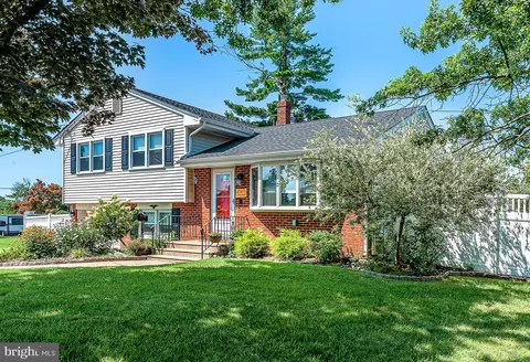 14 Evergreen Rd, Stratford, NJ 08084