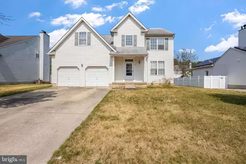 15 Hidden Dr, Blackwood, NJ 08012