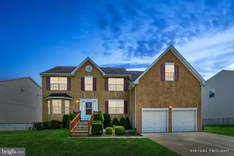 7 Serene Ln, Sicklerville, NJ 08081