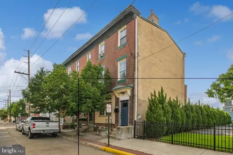 12 N King St, Gloucester City, NJ 08030