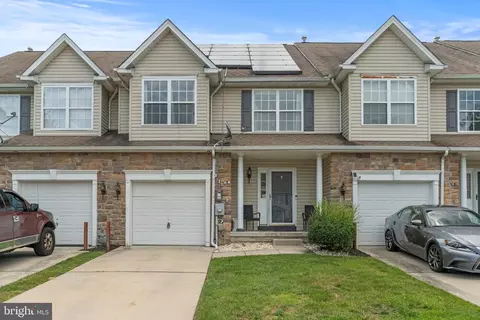 4 Ardmore Ct, Blackwood, NJ 08012