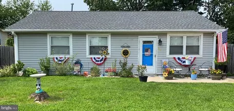 42 Delaware Ave, Sicklerville, NJ 08081