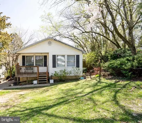 7 E Maiden Ln E Maiden, Somerdale, NJ 08083