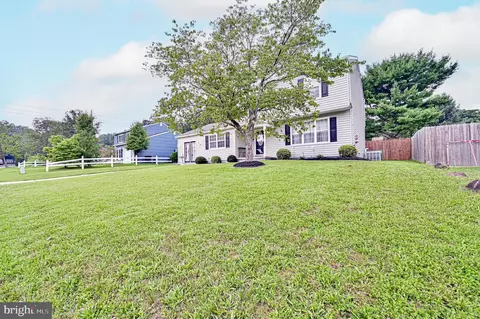 3 Elizabeth Pl, Sicklerville, NJ 08081