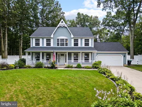 5 Bent Ct, Sicklerville, NJ 08081