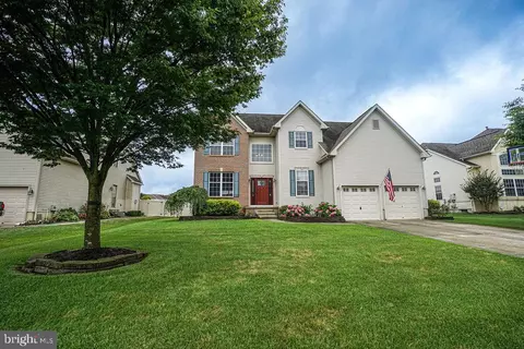 20 Canyon Dr, Berlin, NJ 08009