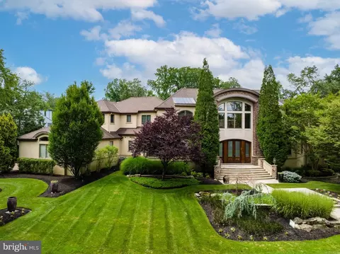 4 Southwood Dr, Cherry Hill, NJ 08003