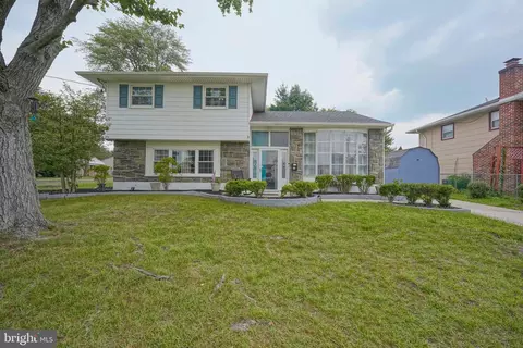35 Ellen Dr, Bellmawr, NJ 08031