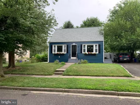 504 Gloucester Ave, Magnolia, NJ 08049