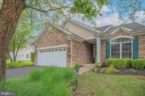 8 Kresson Ct, Berlin, NJ 08009