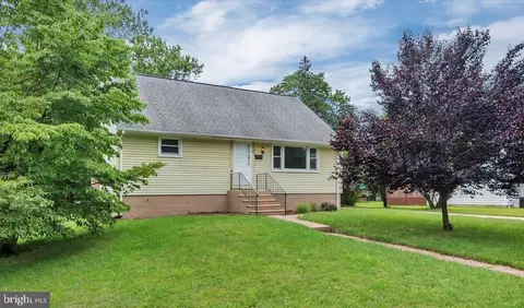 5 Thomas Ave, Berlin, NJ 08009