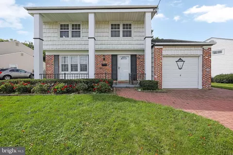 105 Great Oak Rd, Voorhees, NJ 08043