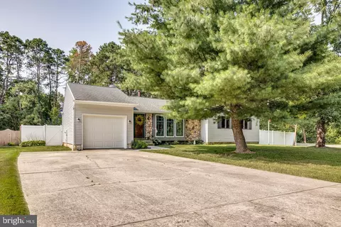901 Pinewood Ln, Atco, NJ 08004