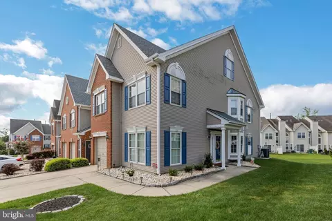 21 La Costa Dr, Blackwood, NJ 08012