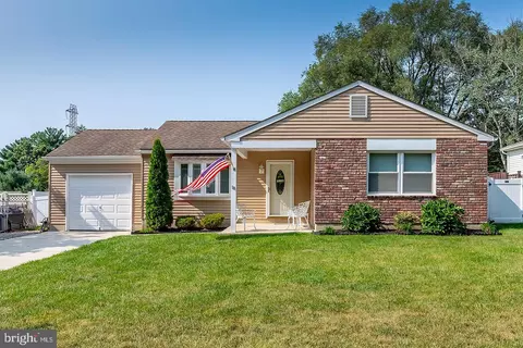 10 Dresden Ct, Sicklerville, NJ 08081