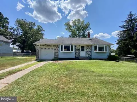 2302 N Cuthbert Dr, Lindenwold, NJ 08021 photo 2
