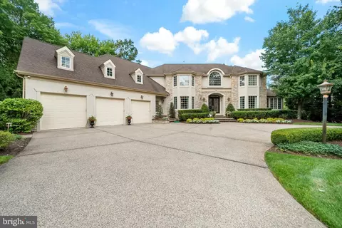 16 Woodglen Ln, Voorhees, NJ 08043